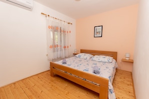 3 bedrooms, free WiFi, bed sheets