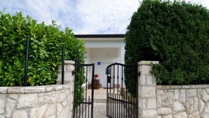 Exterior - Villa Mia with private Pool & Garden by 22Estates (Marceljani)