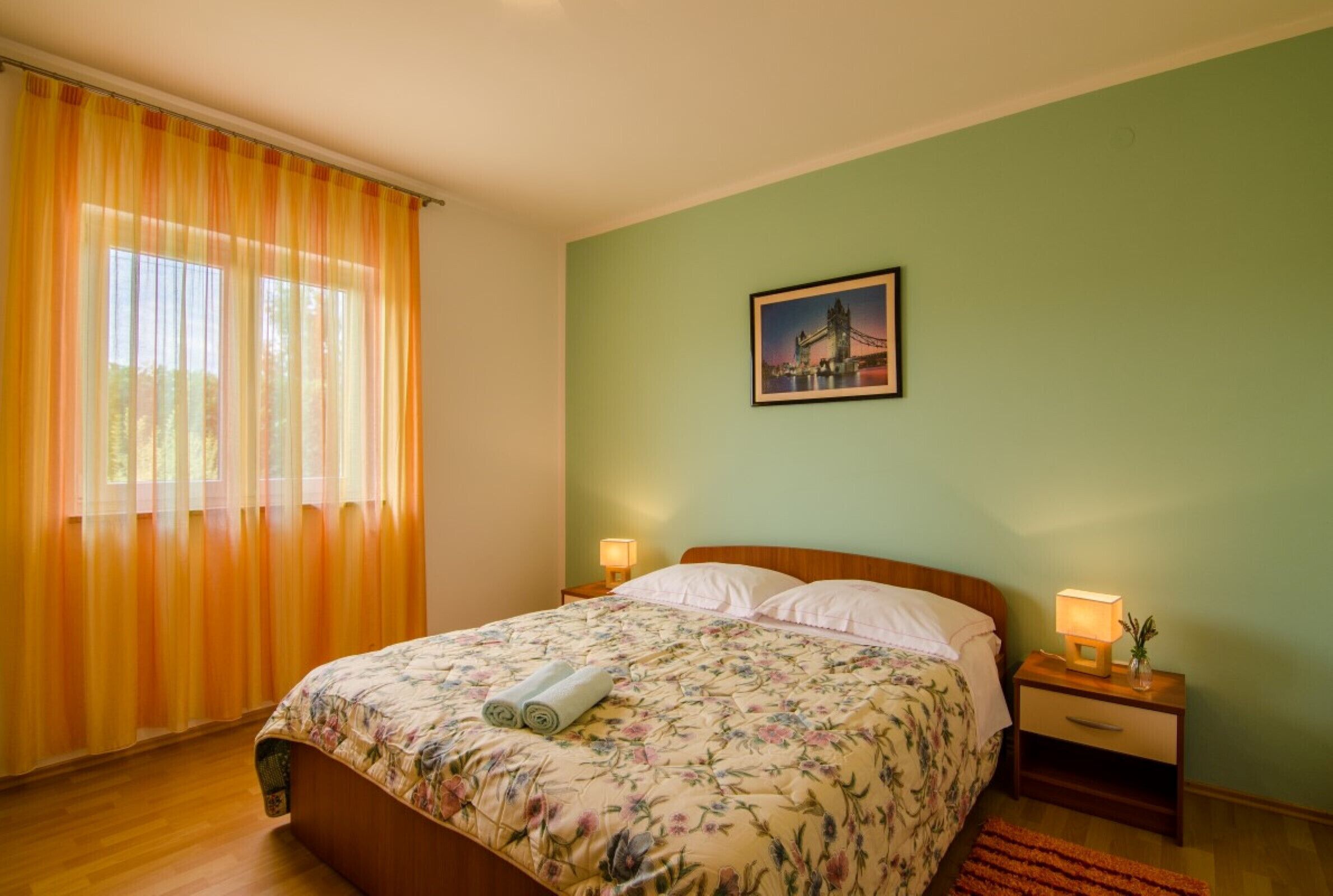 3 bedrooms, travel cot, free WiFi, bed sheets