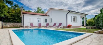 Villa Mia with private Pool & Garden by 22Estates