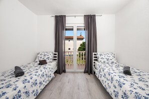 3 bedrooms, free WiFi, bed sheets