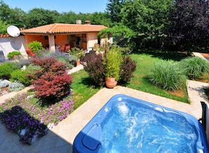 Baignoire à remous extérieure