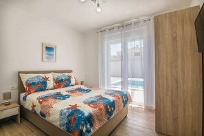 4 bedrooms, iron/ironing board, free WiFi, bed sheets - Villa Stella with private Pool by 22Estates (Kapelica)
