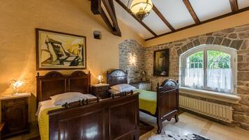 4 bedrooms, free WiFi, bed sheets