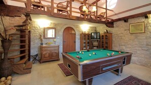 Games room - Villa Stori Grod with private Pool and Garden up to 8 People by 22Estates (Nedešcina)