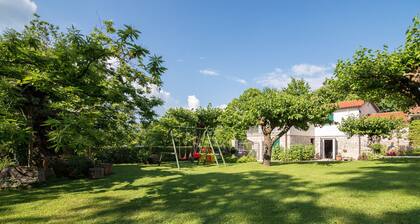 Villa Stori Grod with private Pool and Garden up to 8 People by 22Estates
