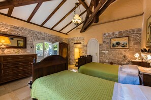 4 bedrooms, free WiFi, bed sheets