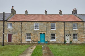 Front of property - Arncliffe View (Whitby)