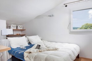 4 bedrooms, free WiFi, bed sheets