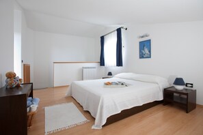 4 bedrooms, free WiFi, bed sheets