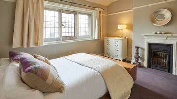 House | 4 bedrooms, iron/ironing board, free WiFi, bed sheets