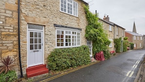 Front of property - No. 8 Willowgate (Pickering)