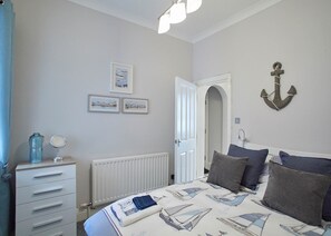 House | 1 bedroom, iron/ironing board, free WiFi, bed sheets - The First Port of Call (Whitby)