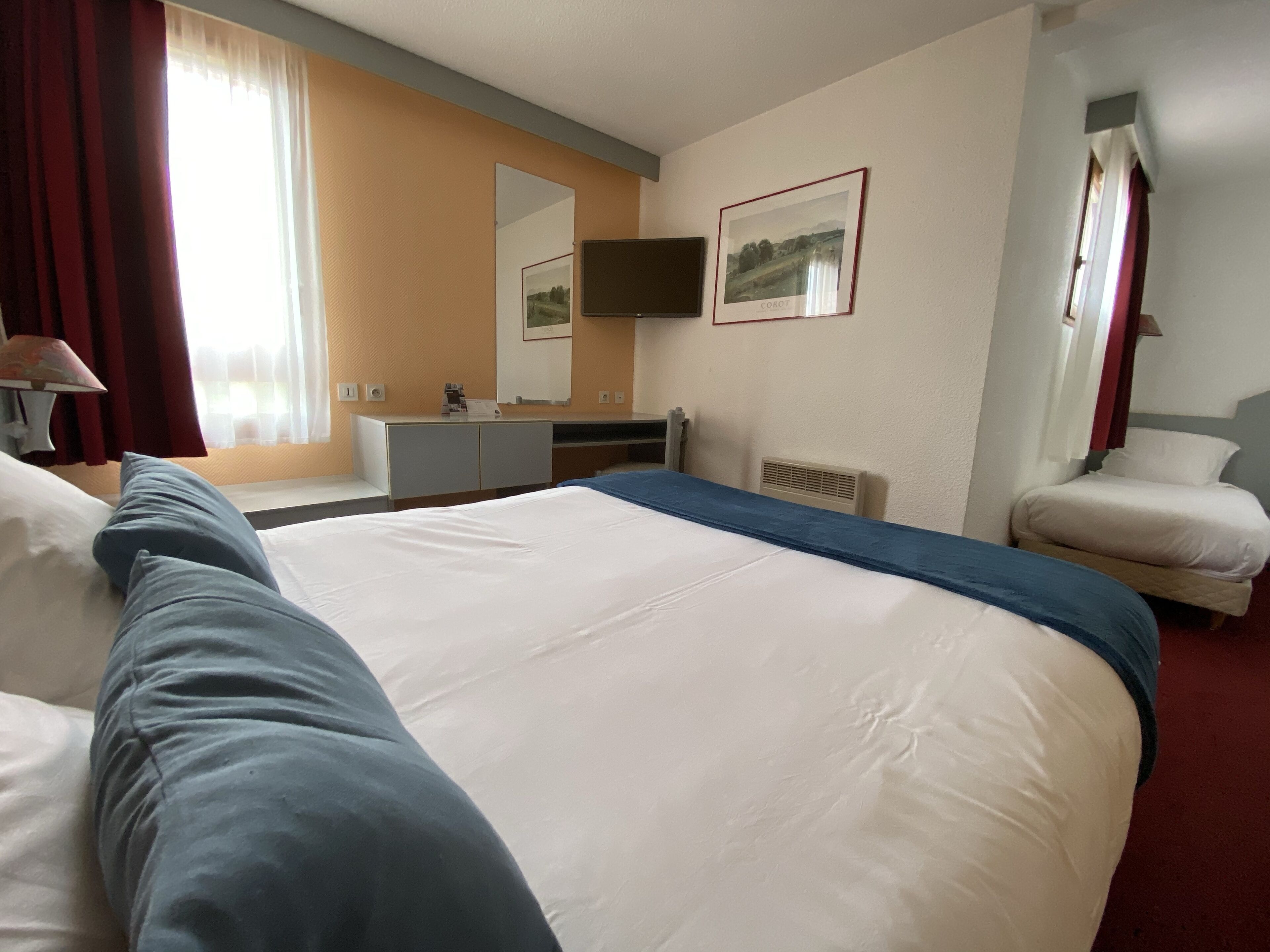 Foto - Brit Hotel Essentiel Moulins Avermes