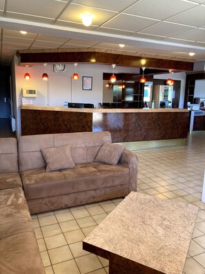 Reception - Brit Hotel Essentiel Moulins Avermes (Avermes)