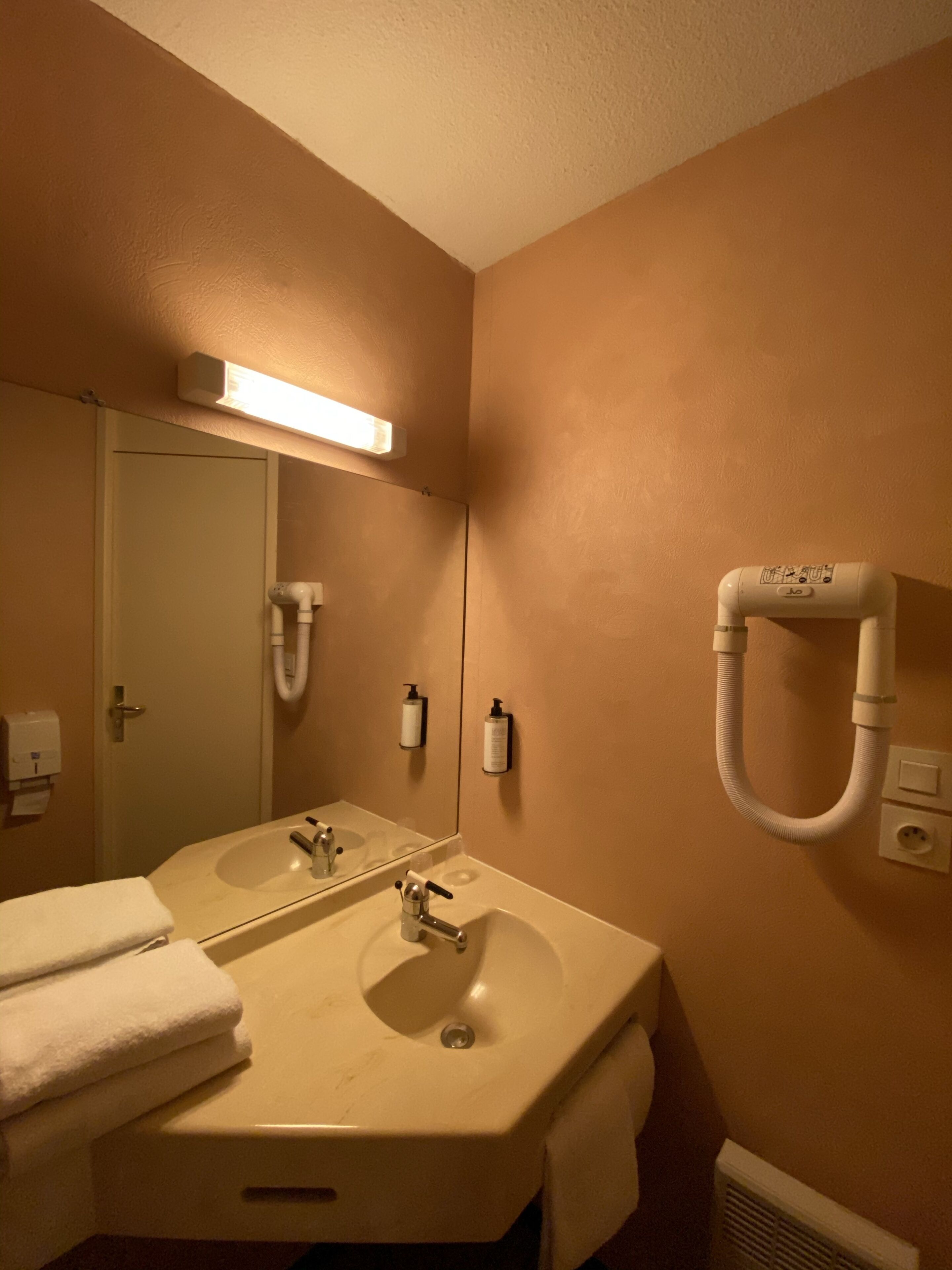 Foto - Brit Hotel Essentiel Moulins Avermes