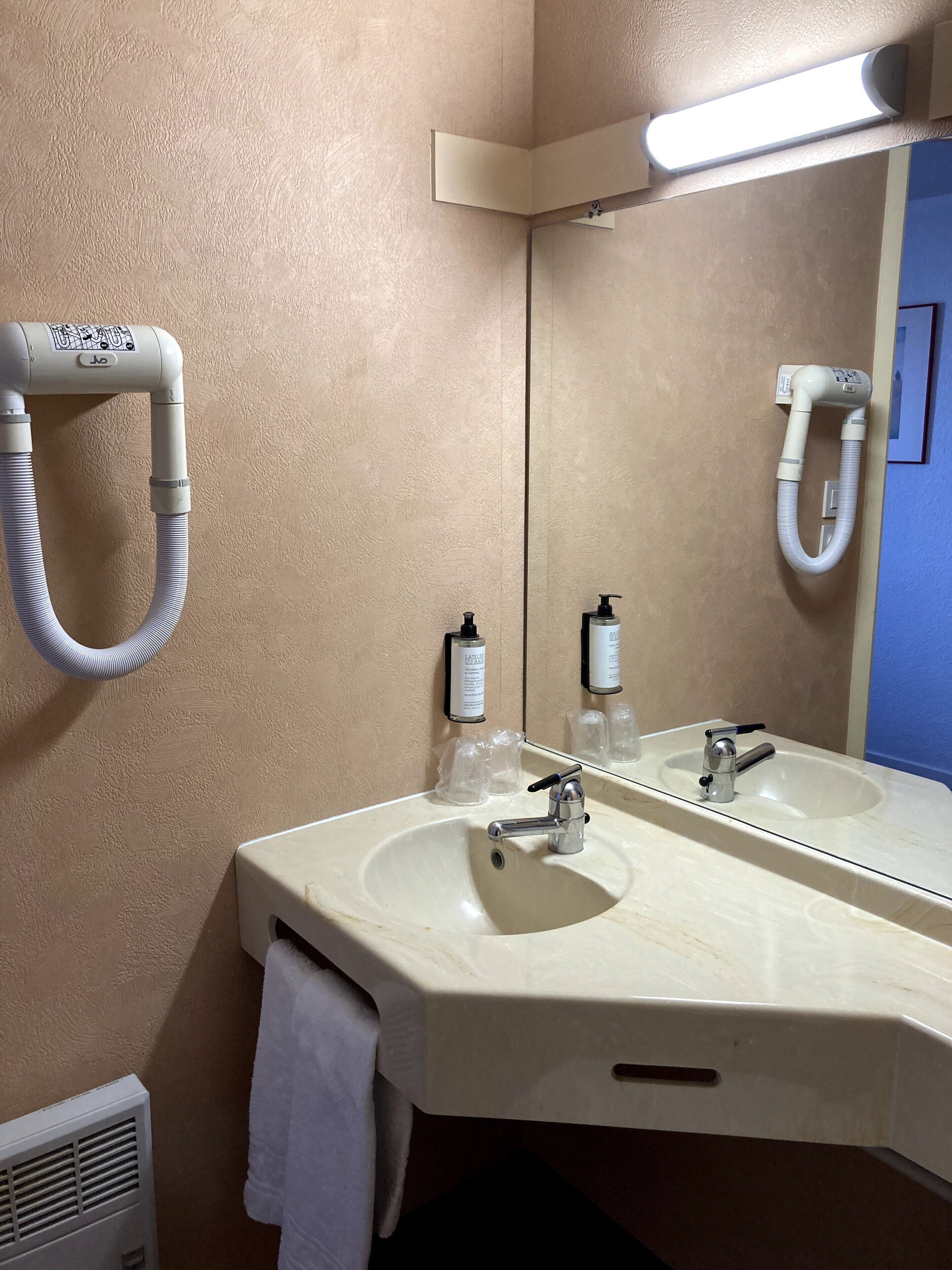 Foto - Brit Hotel Essentiel Moulins Avermes