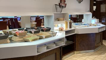 Desayuno buffet (EUR 9.90 por persona)