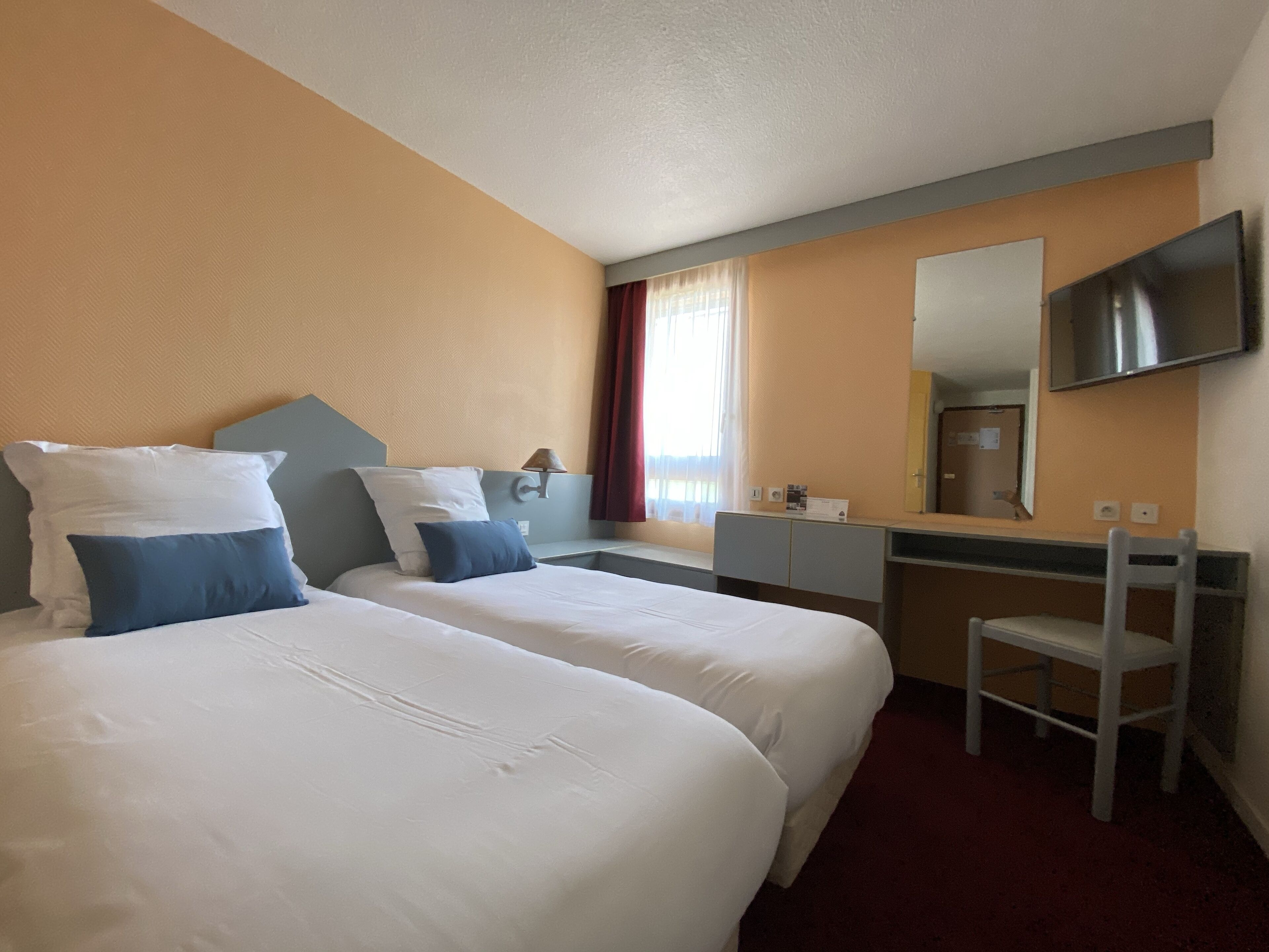 Foto - Brit Hotel Essentiel Moulins Avermes