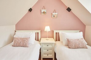 Cottage | 2 bedrooms, iron/ironing board, free WiFi, bed sheets - Dophin Cottage 1736 (Whitby)