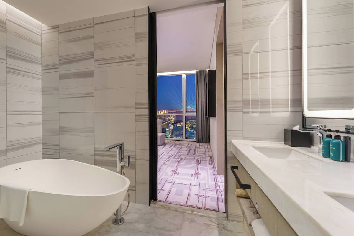 Suite, 1 Schlafzimmer, Zutritt zur Club Lounge, Meerblick | Badezimmer