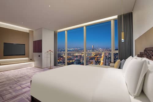 Suite, 1 Bedroom, Club Lounge Access | Minibar, in-room safe, desk, soundproofing