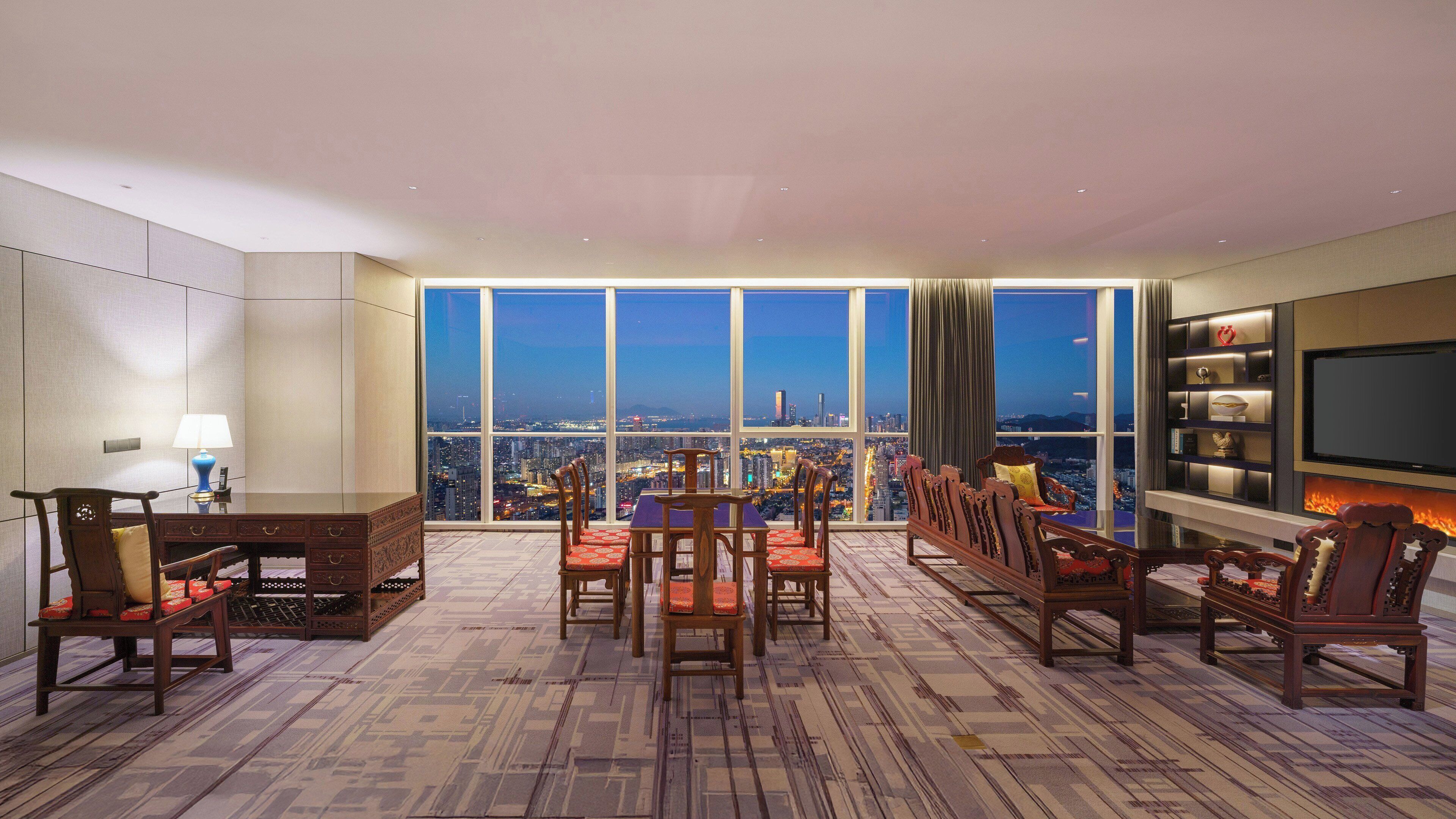 Suite, 1 Bedroom, Club lounge access | Minibar, in-room safe, desk, soundproofing