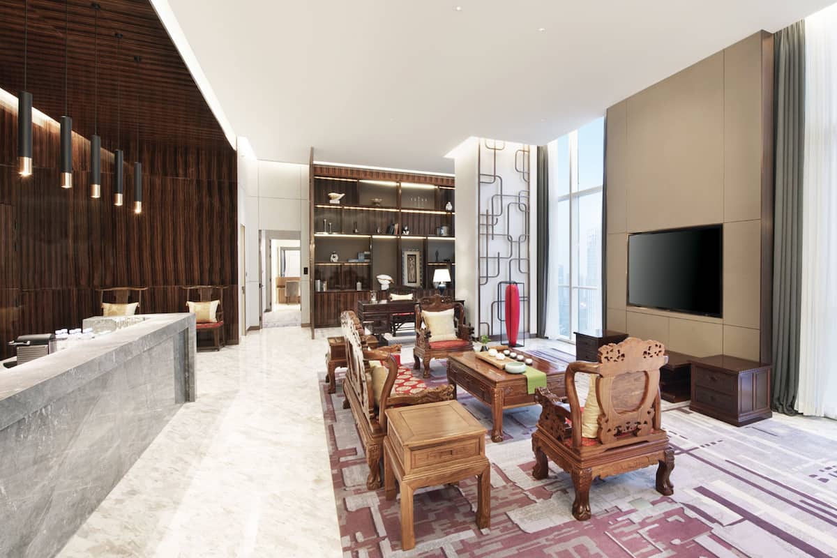 Suite Royale | Minibar, coffres-forts dans les chambres, bureau, chambres insonorisées