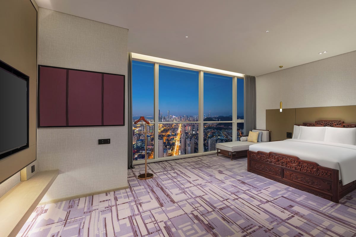 Suite - 1 soveværelse - adgang til Club-lounge | Minibar, pengeskab på værelset, skrivebord, lydisolering