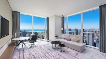 Suite, 1 Bedroom, Club lounge access, Ocean View | Minibar, in-room safe, desk, soundproofing