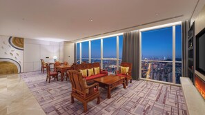 Suite, 1 Schlafzimmer, Zutritt zur Club Lounge | Minibar, Zimmersafe, Schreibtisch, schallisolierte Zimmer