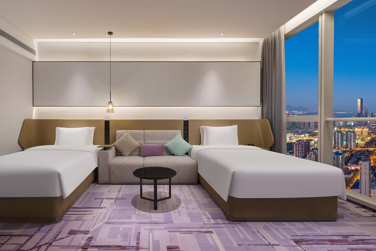 Standard Room, 2 Twin Beds, Club Lounge Access | Minibar, in-room safe, desk, soundproofing