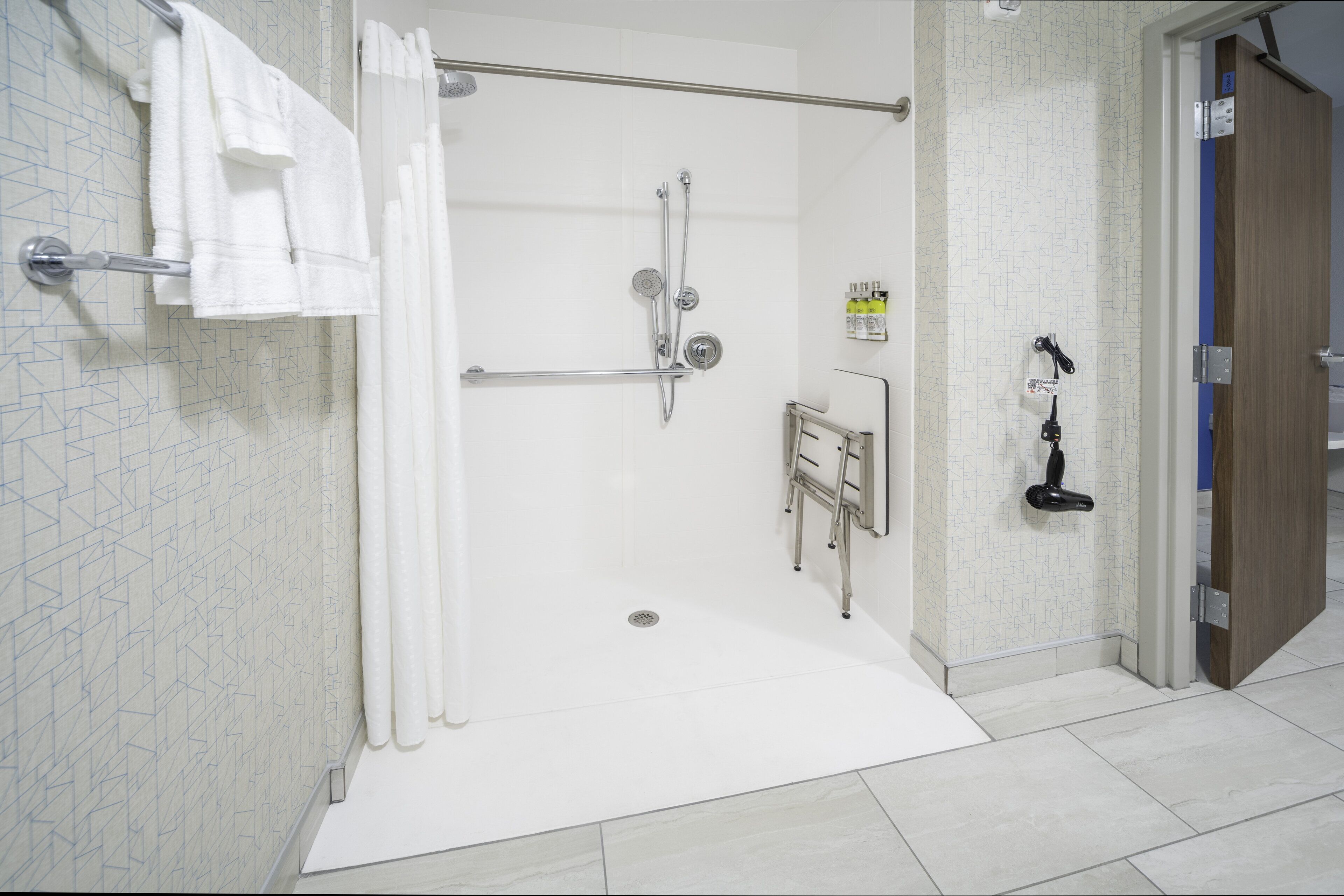 hydromassage showerhead, free toiletries, hair dryer, towels