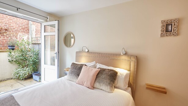 Apartment | 2 bedrooms, iron/ironing board, WiFi (free), bed sheets - The Eskape (Whitby)