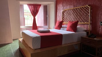 ห้องคอมฟอร์ทดับเบิลสำหรับพักเดี่ยว | เครื่องนอนระดับพรีเมียม, เตียงพร้อมฟูกเสริมที่นอน, Wi-Fi ฟรี