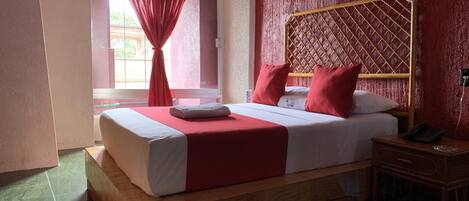 Phòng đơn tiện nghi đơn giản | Bộ đồ giường cao cấp, nệm có lớp đệm bông