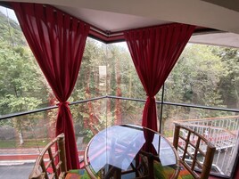 舒适双人房（单人入住） | 高档床上用品、加厚床垫、免费 WiFi、床单