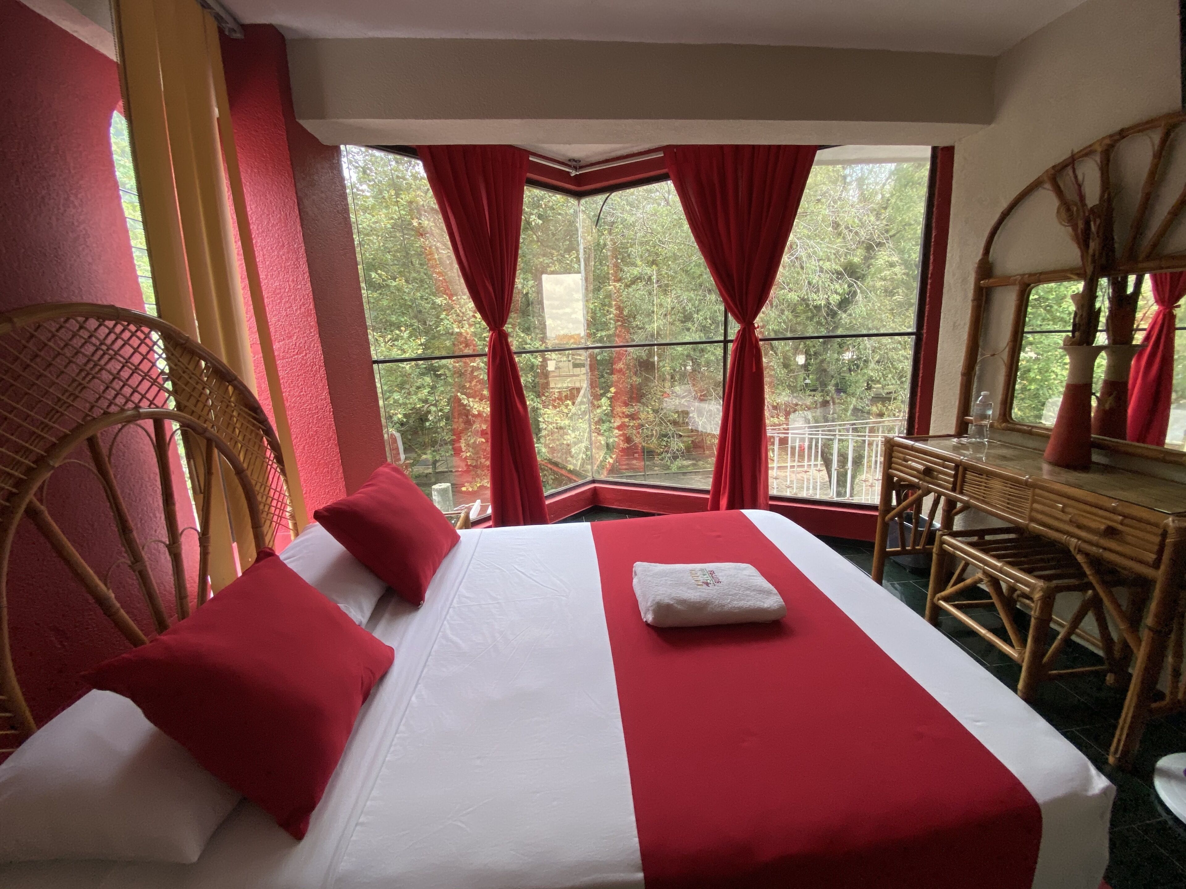 comfort double room single use | 1 bedroom, premium bedding, pillow-top beds, free wifi