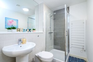 Apartment | Bathroom | Towels - Yorksha Luxury Apartments (Leeds)