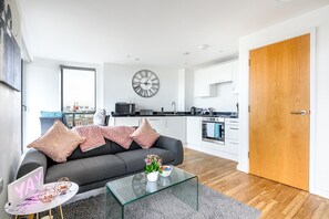 Living area - Yorksha Luxury Apartments (Leeds)