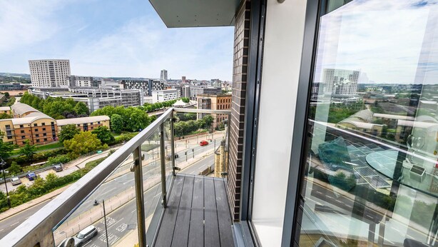 Apartment | Balcony - Yorksha Luxury Apartments (Leeds)