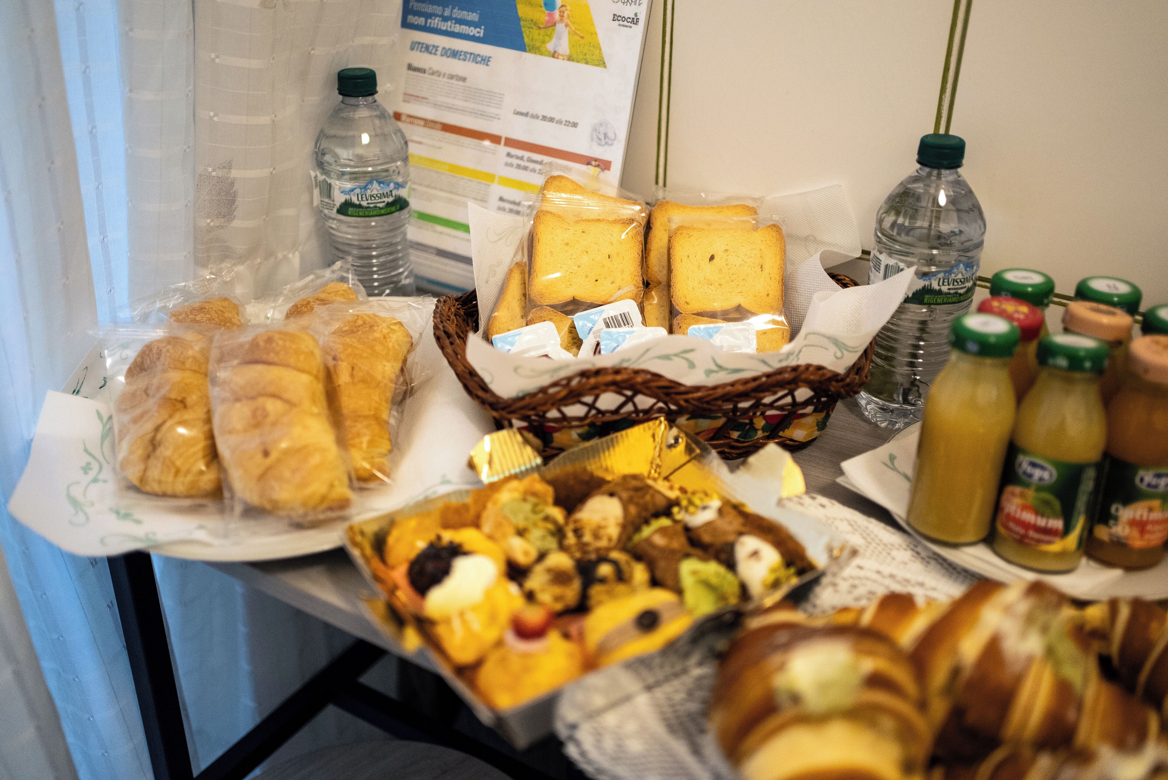 Microonde (su richiesta), forno, macinacaffè, piastra