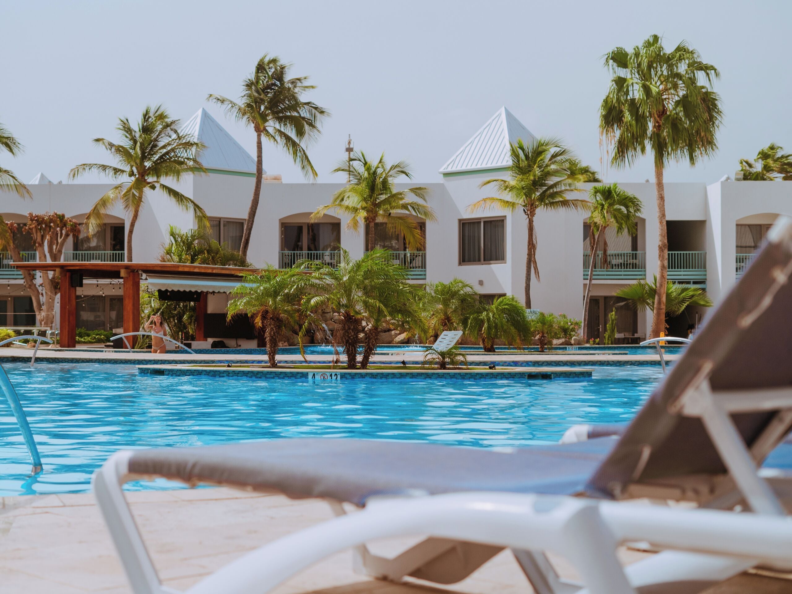 3 outdoor pools, open 9:00 am to 9:00 pm, free pool cabanas