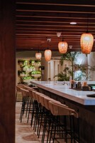 2 bares, bar en la piscina, bar junto a la piscina