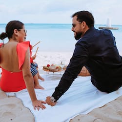 Beach nearby, white sand, free beach shuttle, beach towels