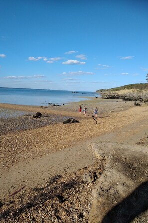 Plage à proximité, chaises longues