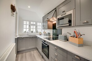 Frigorifero, microonde, forno, lavastoviglie