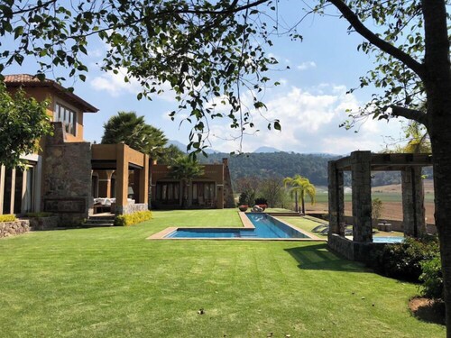 Mexican Villa in the country 10mins away from Valle de Bravo’s lake. 