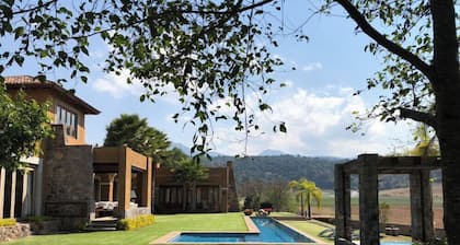 Mexican Villa in the country 10mins away from Valle de Bravo’s lake.