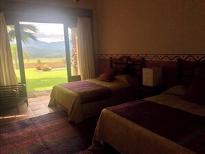 5 bedrooms, iron/ironing board, WiFi, bed sheets